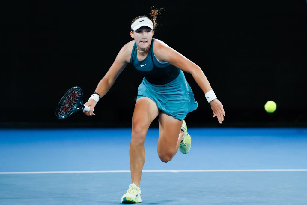 Tennisspieler im Spiel. Koregulation lernen durch sichere Nähe.