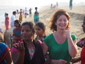 Eva Strübing in Südindien am Strand